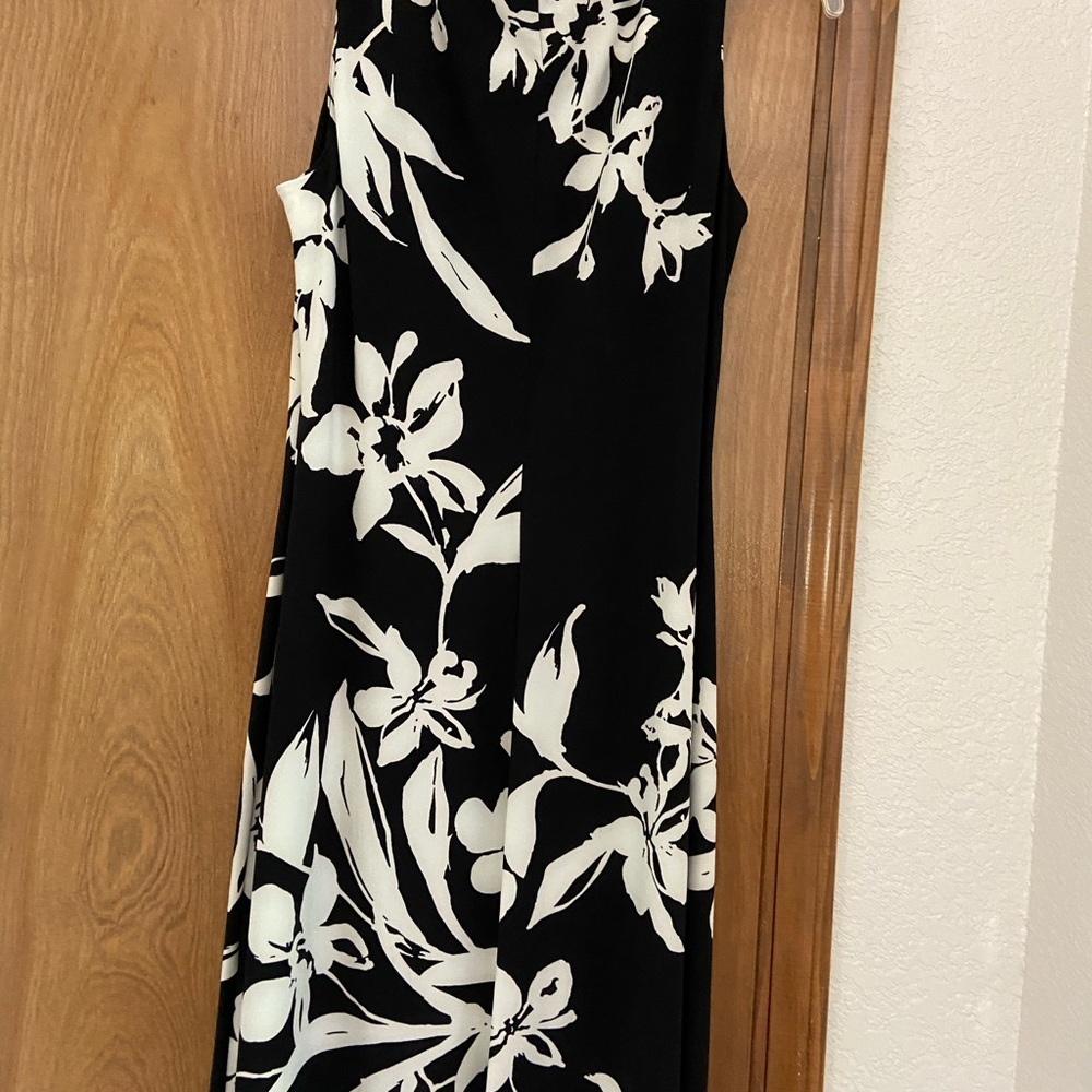 Cute sleeveless floral dress